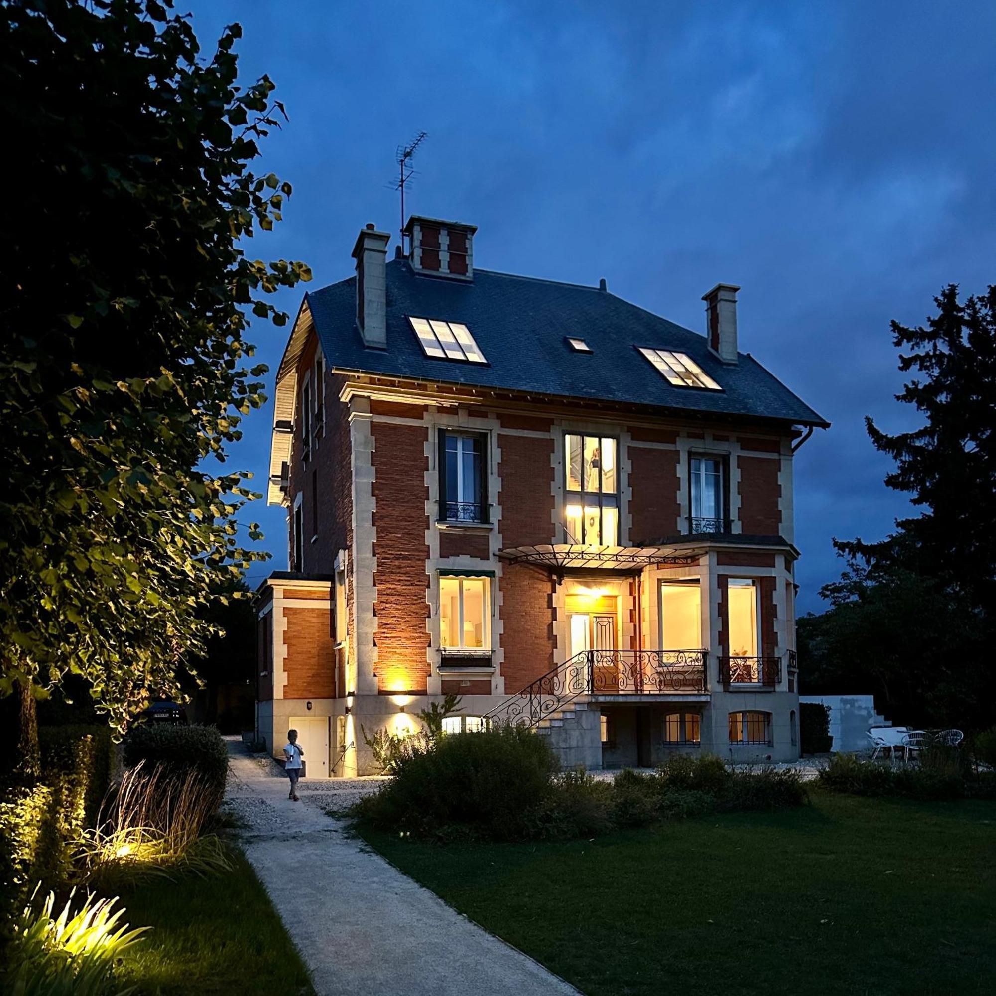 La Grande Maison Lgm Lesches 外观 照片