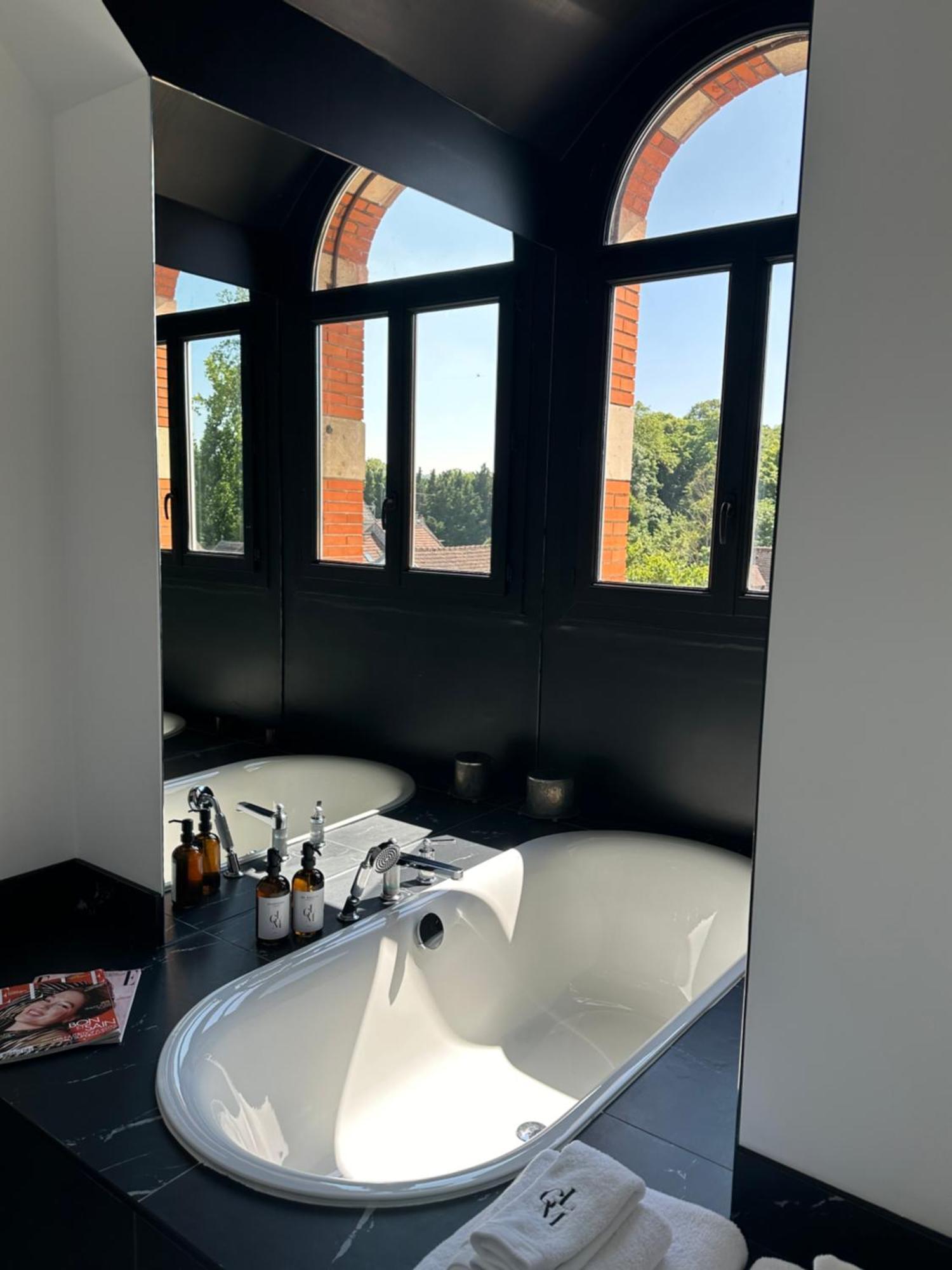 La Grande Maison Lgm Lesches 外观 照片